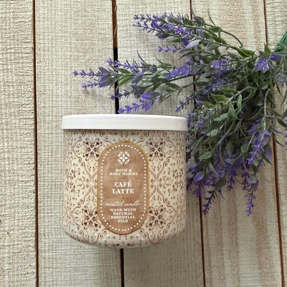 Bath & Body Works Cafe Latte Candle